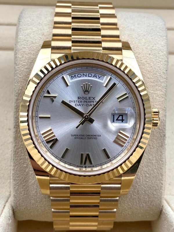 0214c803-ac59-52cc-908a-43e1be0cb3ad.jpg Rolex Day-Date 228238