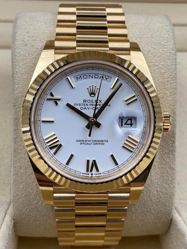 1d007182-6b56-50d3-9915-46a3c97af7ef.jpg Rolex Day-Date 228238