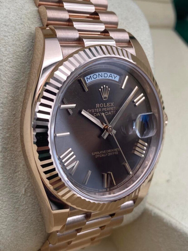 61d31e8b-08a8-5d3c-9b37-c0293094b8d8.jpg Rolex Day-Date 228235
