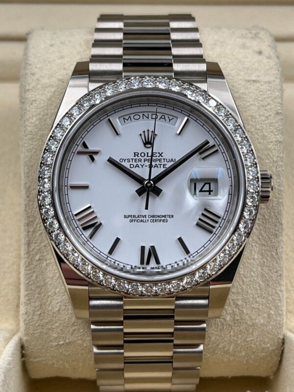 e9b08e1e-c5f5-5306-af0c-2d83ea08f21d.jpg Rolex Day-Date 228349RBR
