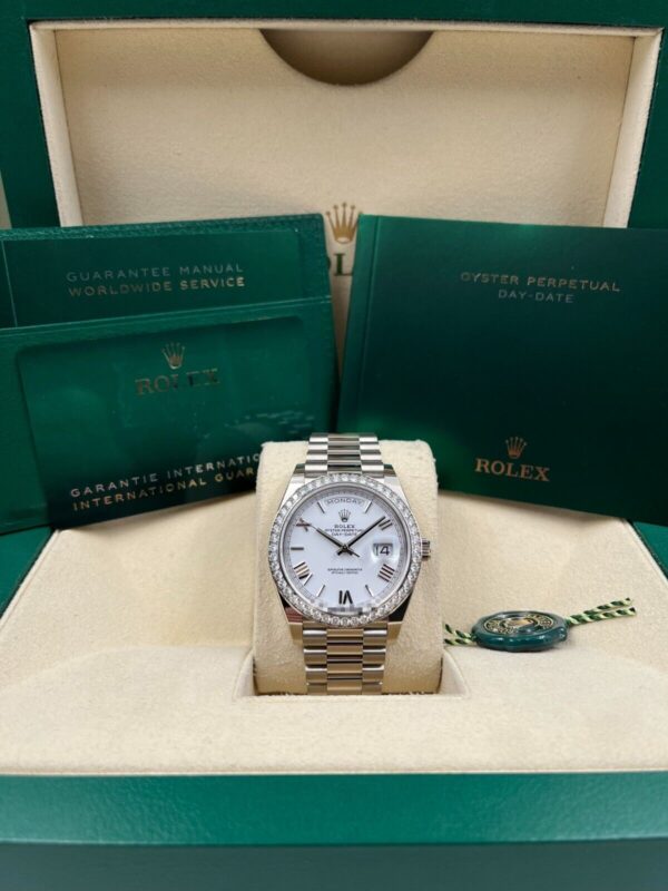 f52b2879-3946-519f-899f-392acc55cc52.jpg Rolex Day-Date 228349RBR