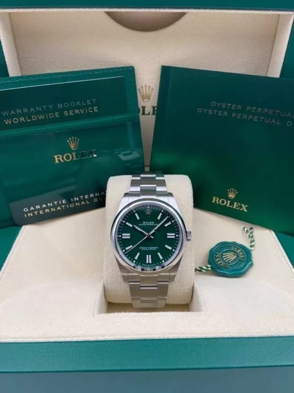 Rolex Oyster Perpetual 124300