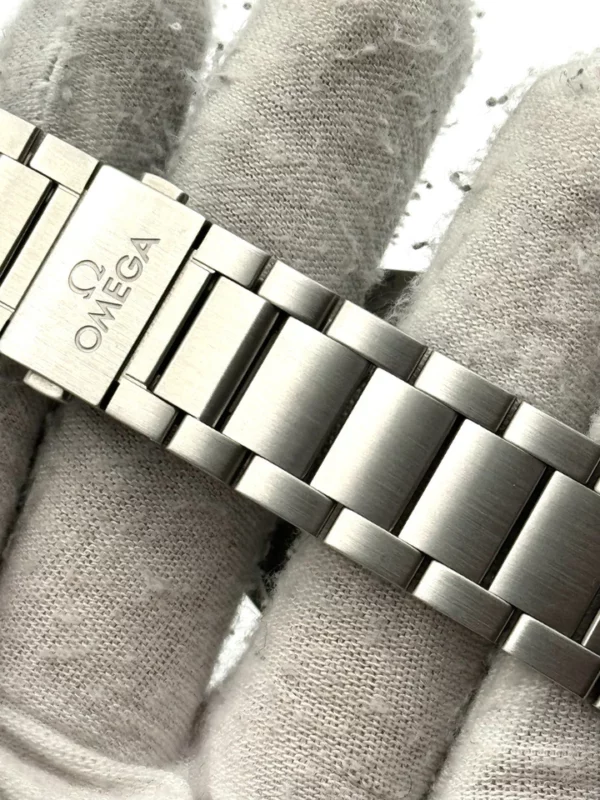 Omega Railmaster 220.10.40.20.01.001