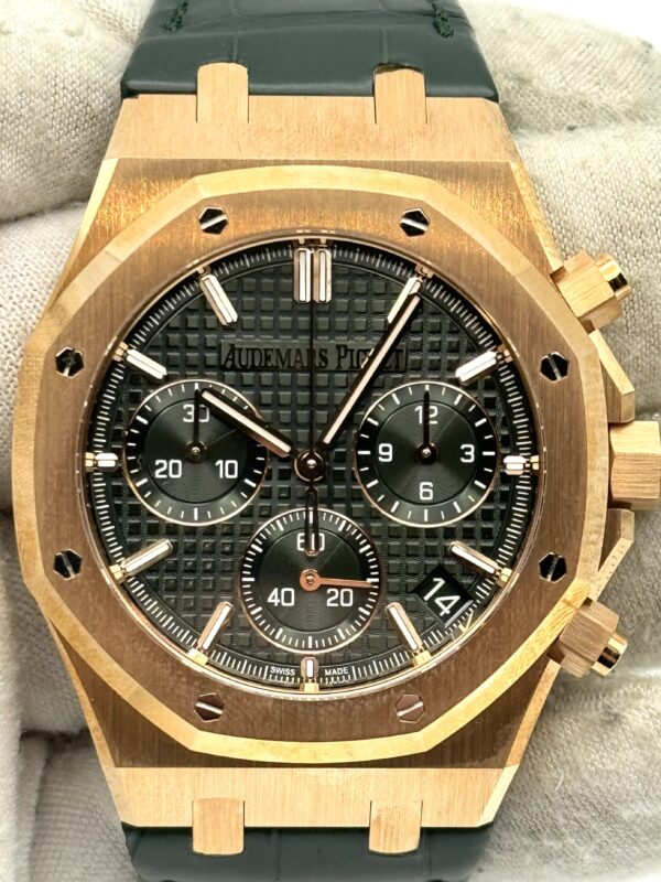 9c45fd2b-c228-5755-b868-3f4ac496b26f Audemars Piguet Royal Oak 26240OR