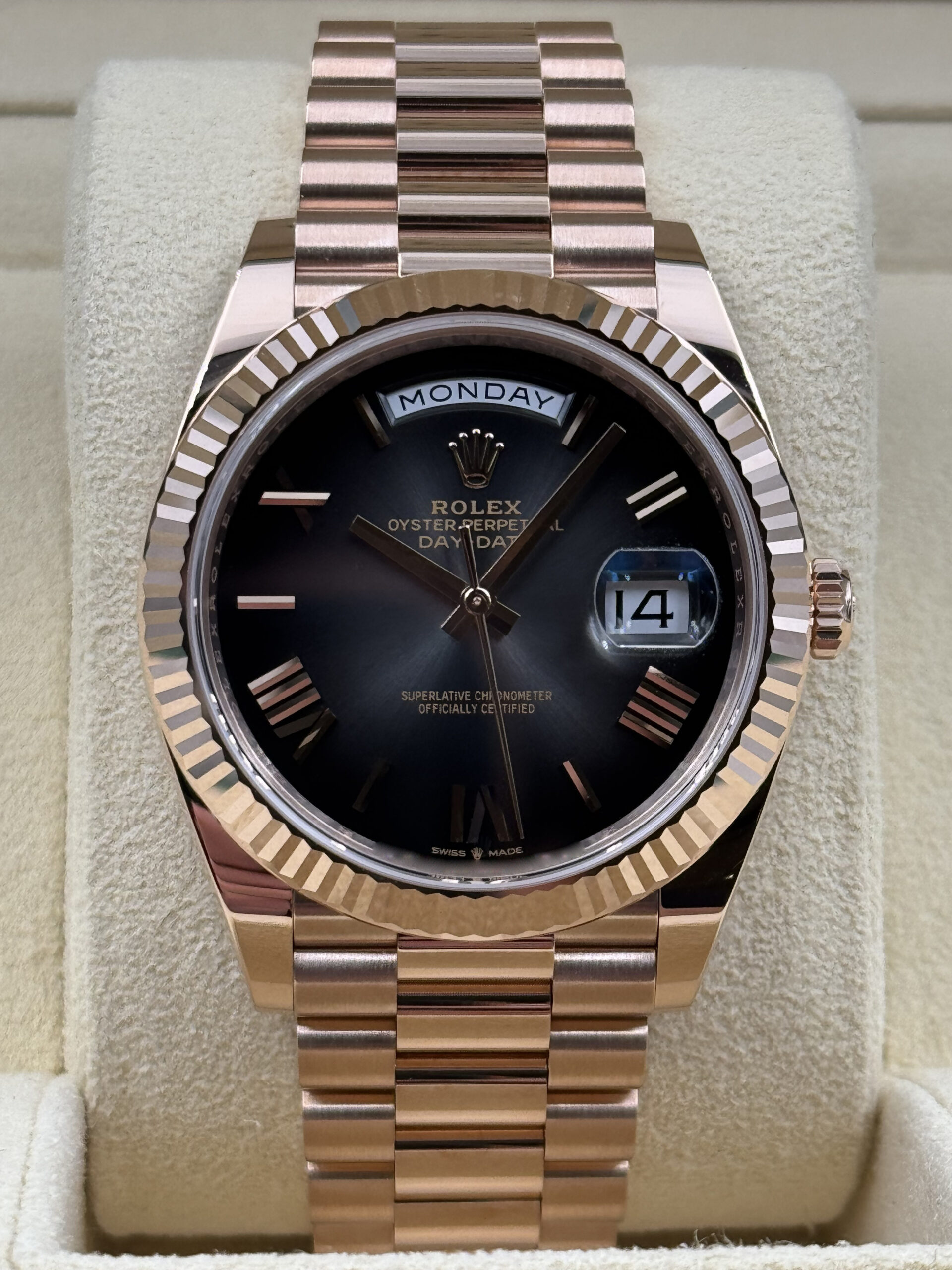 Rolex Day-Date 228235 - Watch Limit